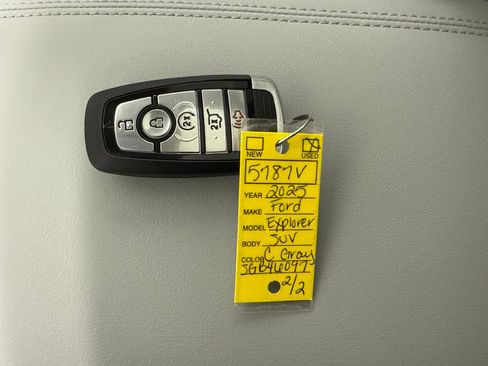 Used 2025 Ford Explorer Platinum w/ Ultimate Package AWD/4WD image 35