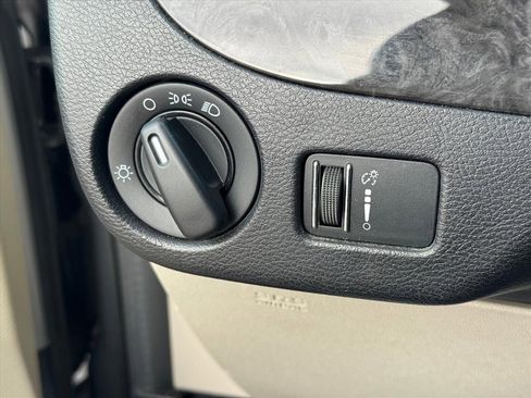 Used 2014 Dodge Grand Caravan SXT image 23