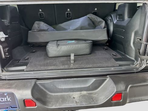 Used 2023 Jeep Wrangler Unlimited Rubicon 4xe image 30