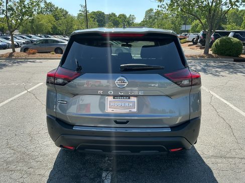 Used 2021 Nissan Rogue S FWD image 3