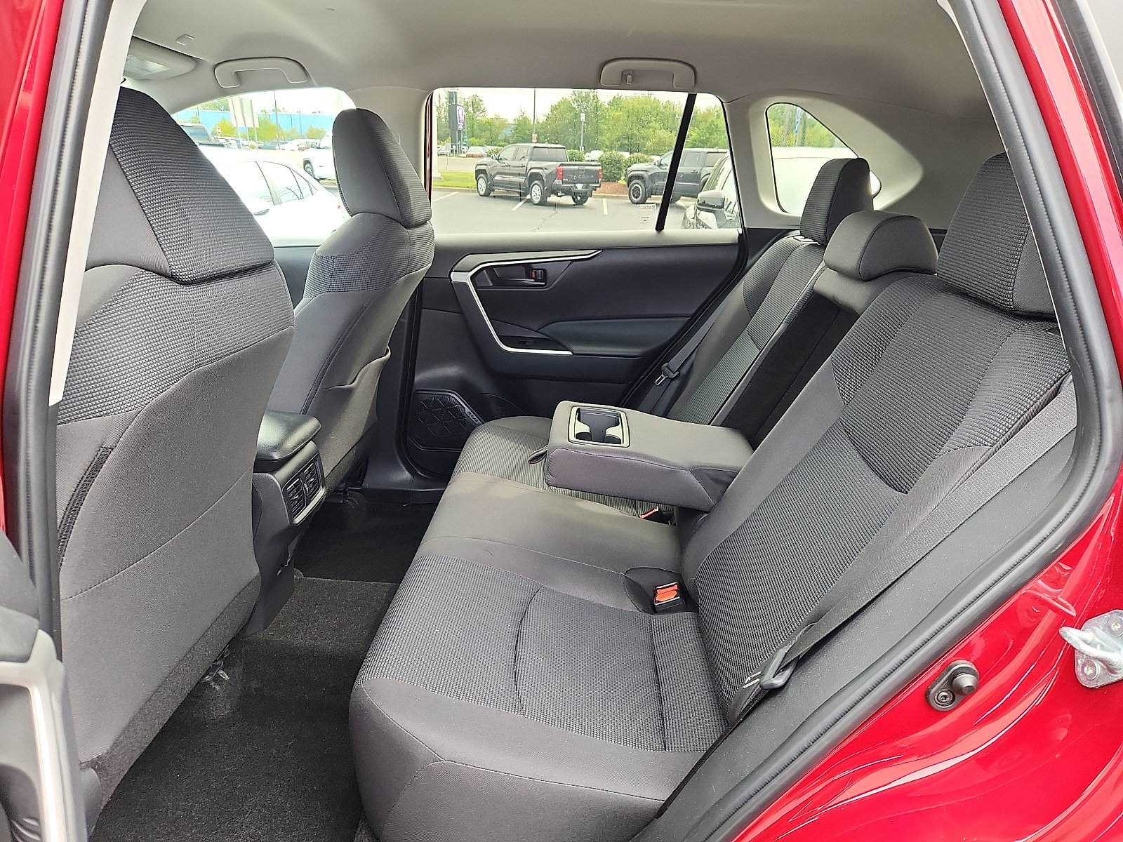 Used 2024 Toyota RAV4 LE AWD/4WD image 10