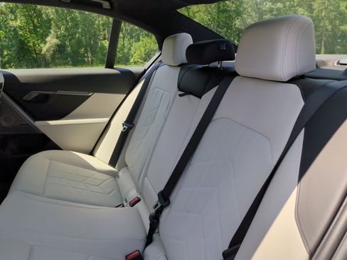 Certified 2026 BMW 530i 530i w/ M Sport Package image 31