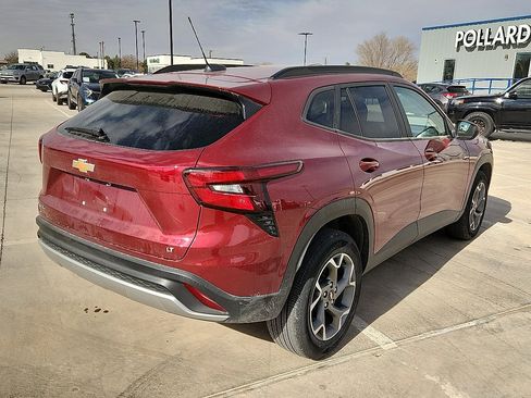 Used 2025 Chevrolet Trax LT image 3