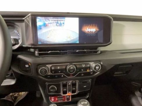 Used 2024 Jeep Wrangler Unlimited AWD/4WD image 34