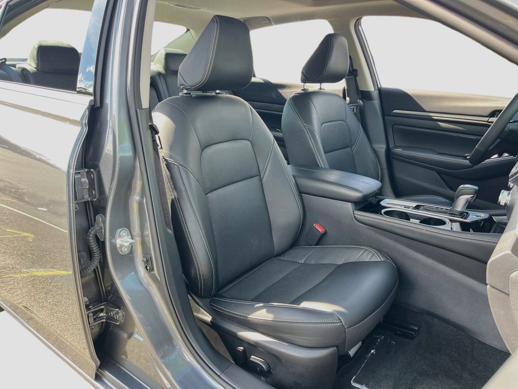 Used 2024 Nissan Altima 2.5 SL FWD image 28