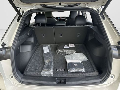 New 2026 Volkswagen Tiguan SE R-Line image 24