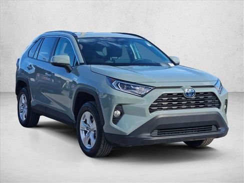 Used 2020 Toyota RAV4 XLE image 3