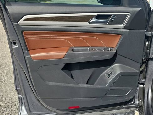 Used 2023 Volkswagen Atlas SE w/ Panoramic Sunroof Package FWD image 16