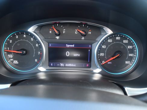 Used 2023 Chevrolet Traverse LT w/ Rear Camera Mirror Package image 18