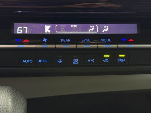 Used 2021 Toyota Sienna LE FWD image 18