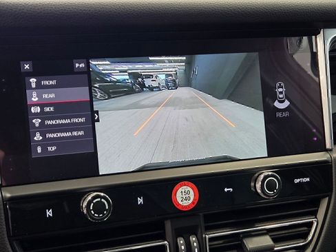 Certified 2026 Porsche Macan AWD/4WD image 22