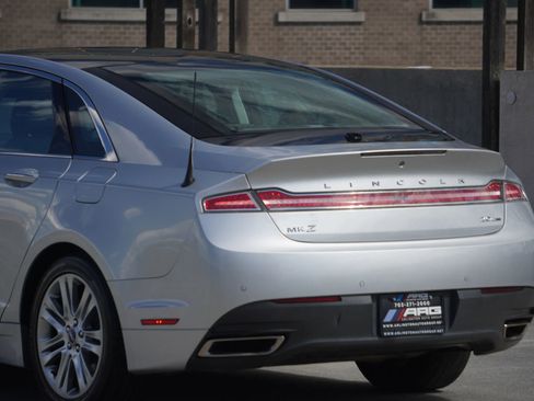 Used 2014 Lincoln MKZ Sedan 4D w/ Equipment Group 102A Reserve image 19