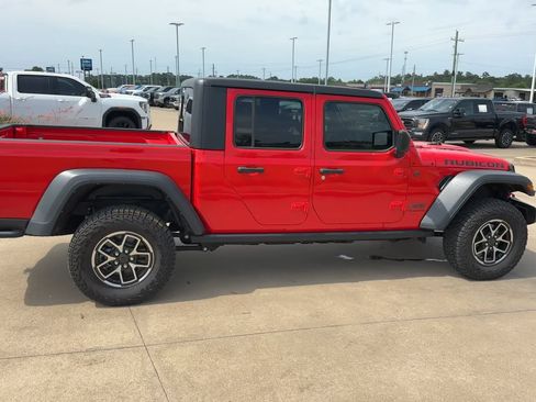 Used 2024 Jeep Gladiator Rubicon w/ Safety Group AWD/4WD image 8