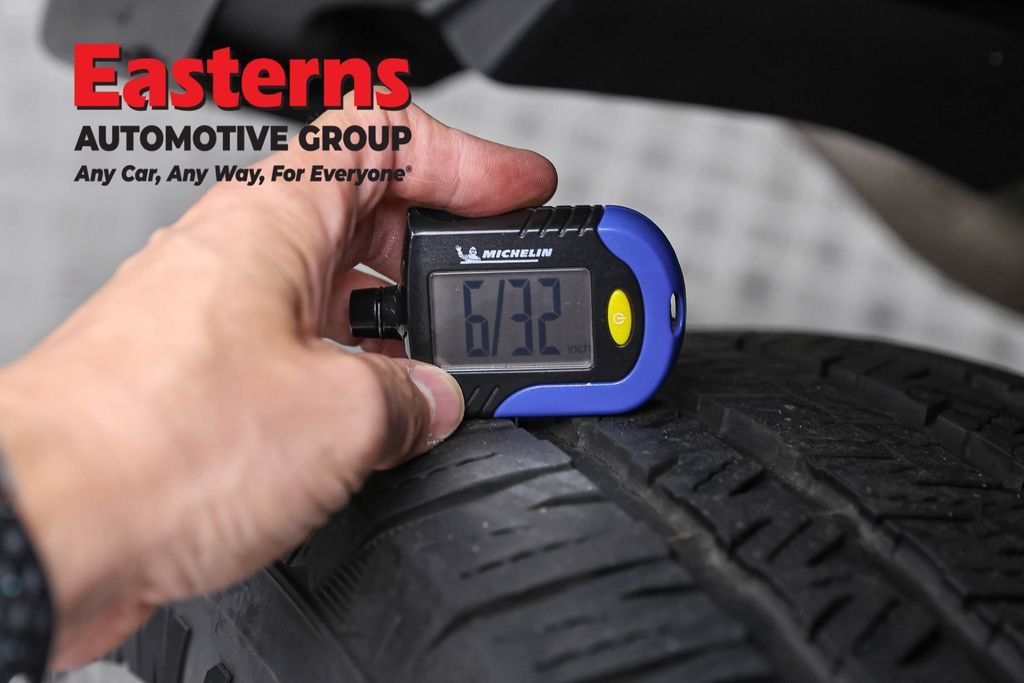 Used 2024 Jeep Wrangler Unlimited w/ Convenience Group AWD/4WD image 32