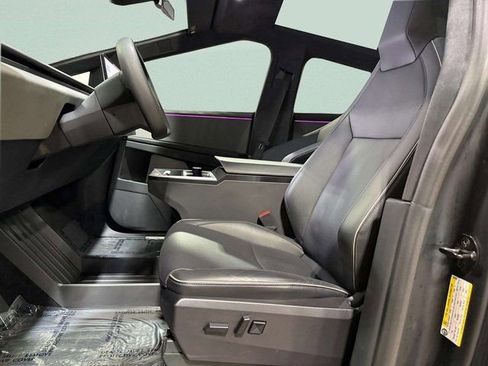 Used 2024 Tesla Cybertruck AWD Crew Cab image 21