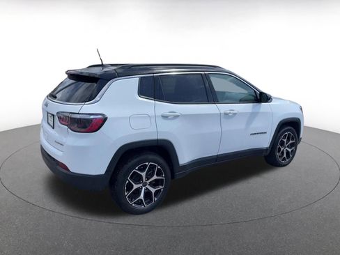 Used 2025 Jeep Compass Limited image 14