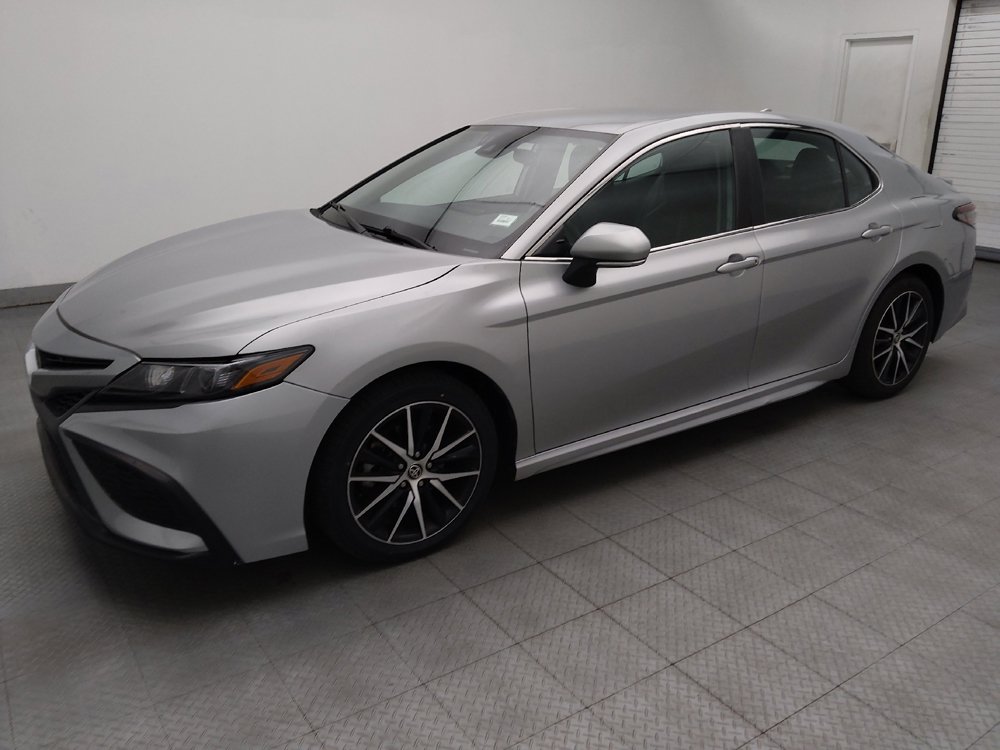 Used 2023 Toyota Camry SE FWD image 2