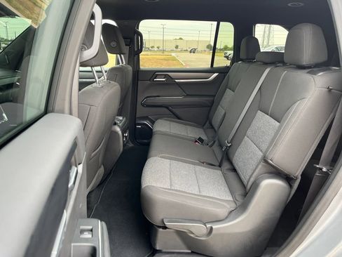 Used 2025 GMC Acadia Elevation image 30