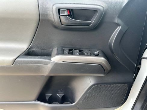 Used 2022 Toyota Tacoma SR5 RWD image 13