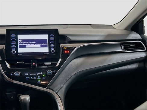 Used 2023 Toyota Camry SE image 19
