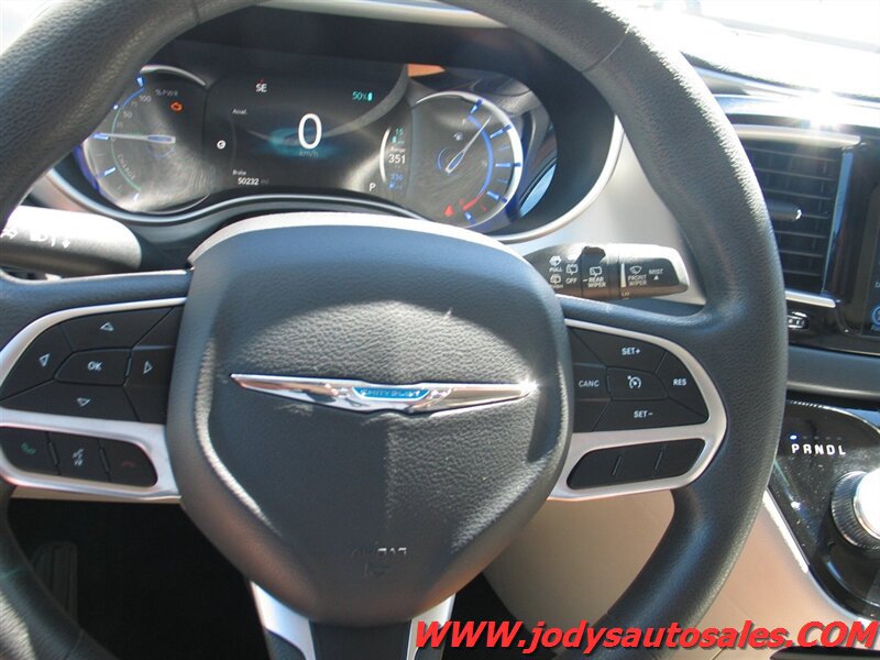 Used 2017 Chrysler Pacifica Touring Plus FWD image 16