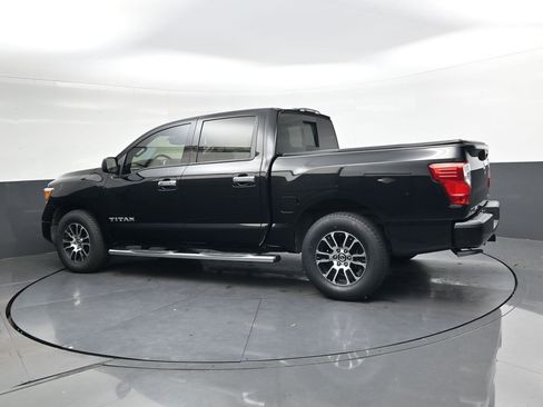 Used 2021 Nissan Titan SV w/ SV Convenience Package image 7