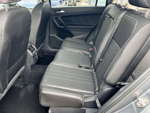 Used 2022 Volkswagen Tiguan SE w/ Panoramic Sunroof Package image 24