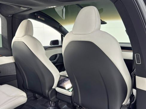 Used 2022 Tesla Model X image 42