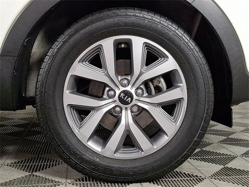 Used 2015 Kia Sportage LX image 11
