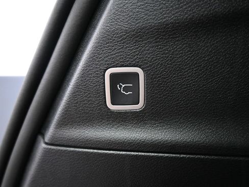 Used 2026 Chrysler Pacifica Limited FWD image 29