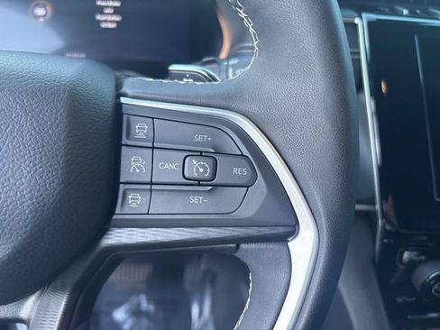 Used 2024 Jeep Grand Cherokee L Altitude AWD/4WD image 20