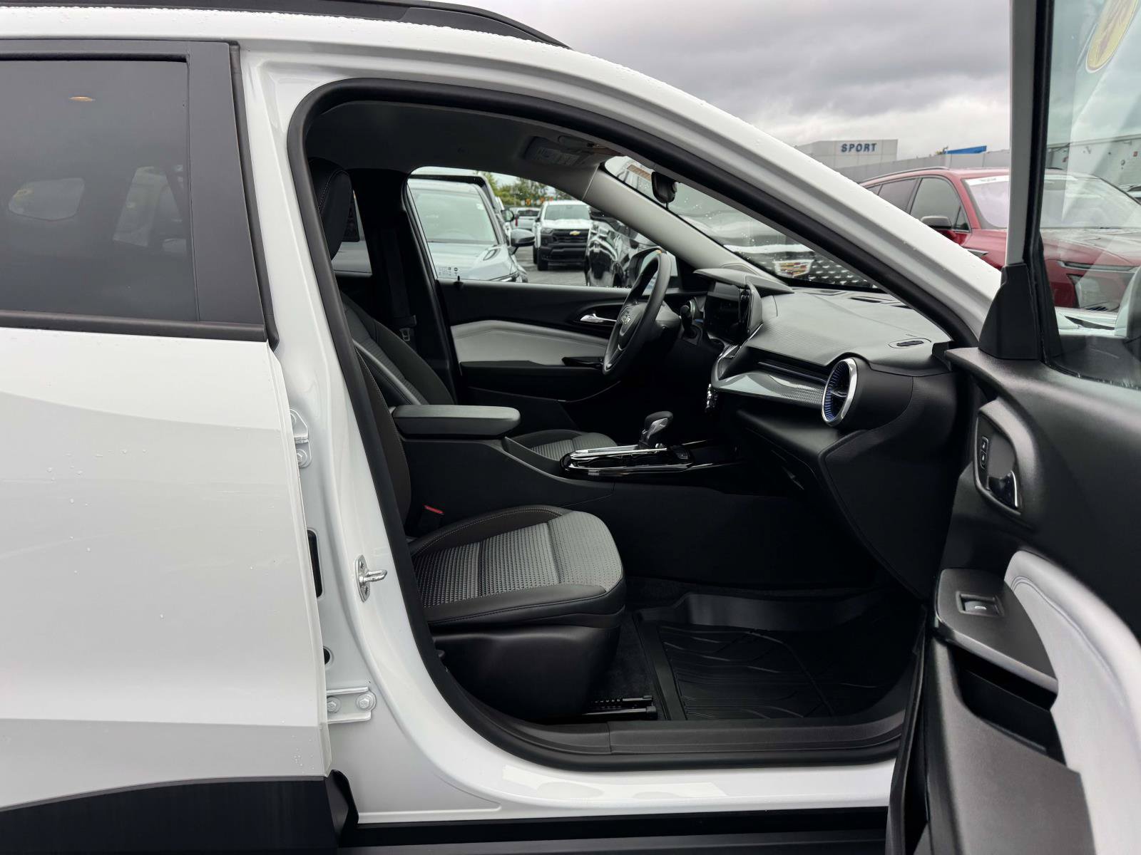 Used 2024 Chevrolet Trax LT FWD image 14