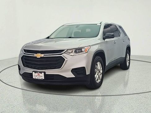 Used 2021 Chevrolet Traverse LS FWD image 2