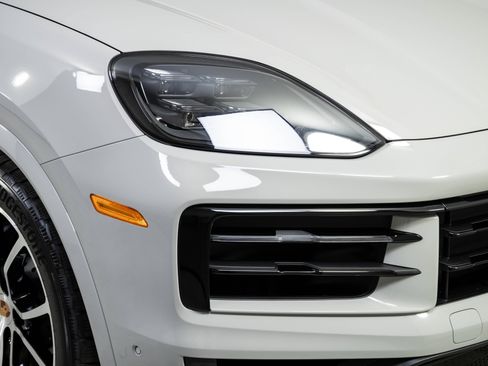 New 2026 Porsche Cayenne Coupe AWD/4WD image 37