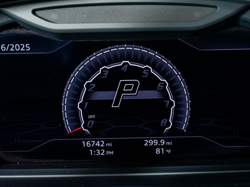 Used 2020 Lamborghini Urus image 44