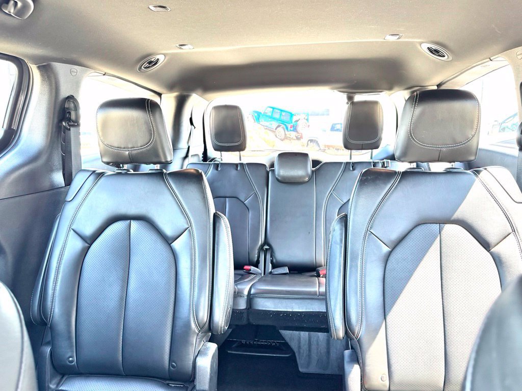 Used 2025 Chrysler Pacifica Select FWD image 19