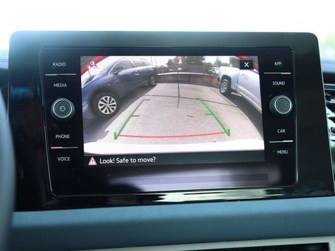 Used 2025 Volkswagen Jetta SE FWD image 13