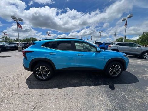 Used 2025 Chevrolet Trax LT w/ Driver Confidence Package FWD image 4