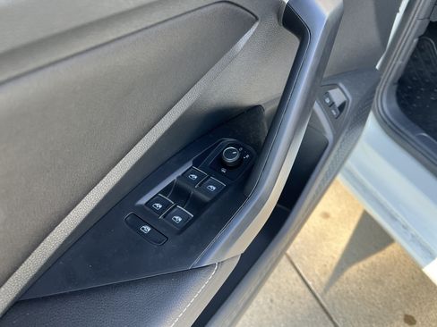 Used 2024 Volkswagen Jetta SE FWD image 13