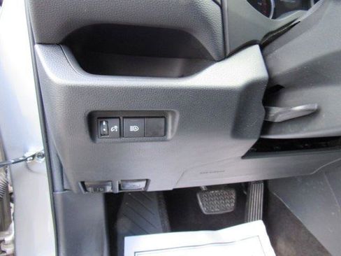 Used 2021 Toyota RAV4 LE AWD/4WD image 15