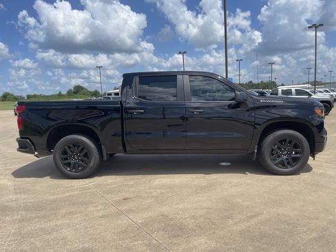 Used 2025 Chevrolet Silverado 1500 Custom image 3