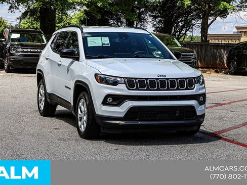 Used 2024 Jeep Compass Latitude AWD/4WD image 6