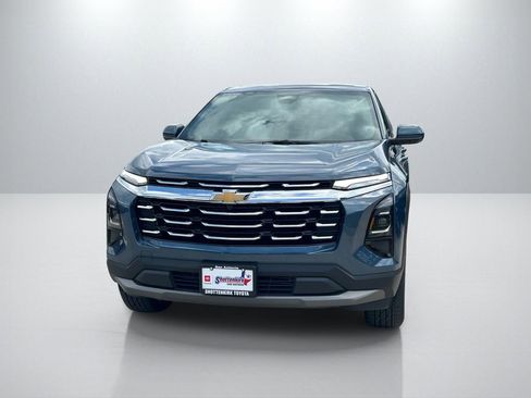 Used 2025 Chevrolet Equinox LT FWD image 2