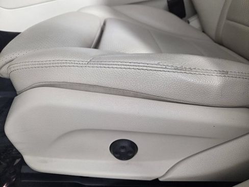 Used 2022 Mercedes-Benz GLC 300 4MATIC w/ Premium Package Lite image 11