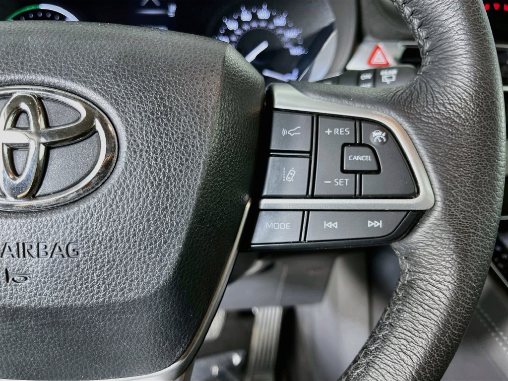 Used 2023 Toyota Sienna XLE AWD/4WD image 15