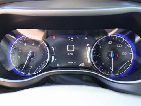 Used 2025 Chrysler Pacifica Select FWD image 39