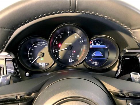 Certified 2023 Porsche Macan Turbo image 29