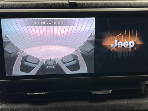 Used 2024 Jeep Wrangler Unlimited image 22