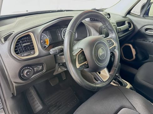 Used 2016 Jeep Renegade Latitude FWD image 9