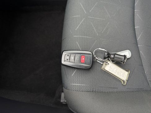 Used 2025 Toyota RAV4 XLE image 22